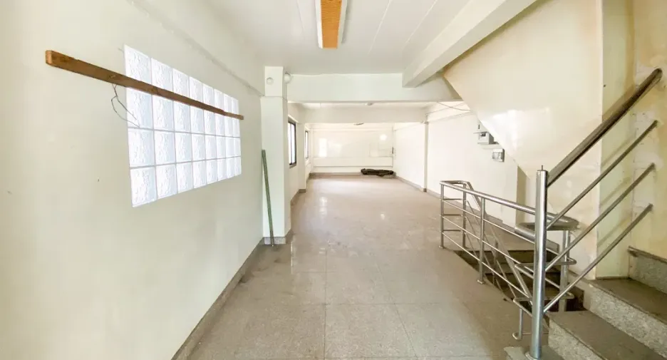 出售 6 卧室 联排别墅 在 Din Daeng, 曼谷