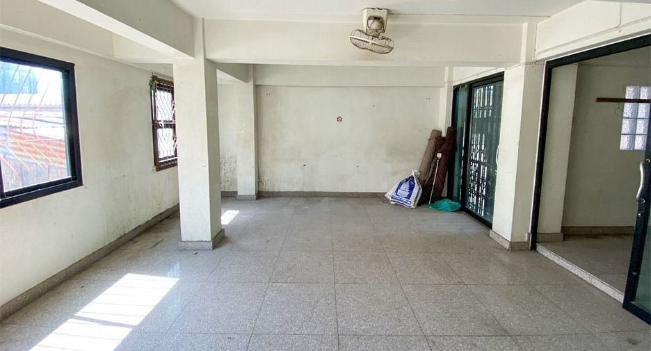 For sale 6 bedrooms townhouse in Din Daeng, Bangkok