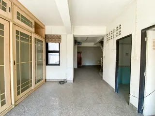 À vendre 6 chambres maison de ville à Din Daeng, Bangkok