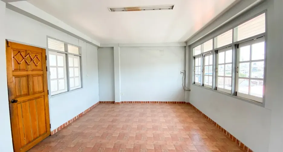 For sale 6 bedrooms townhouse in Din Daeng, Bangkok