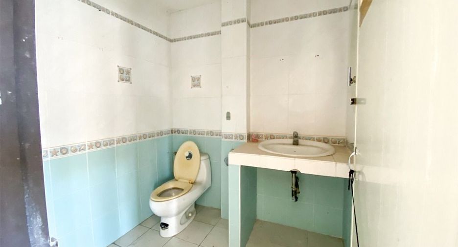 For sale 6 bedrooms townhouse in Din Daeng, Bangkok