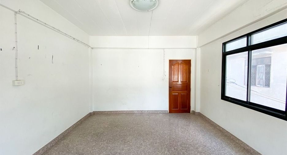 For sale 6 bedrooms townhouse in Din Daeng, Bangkok