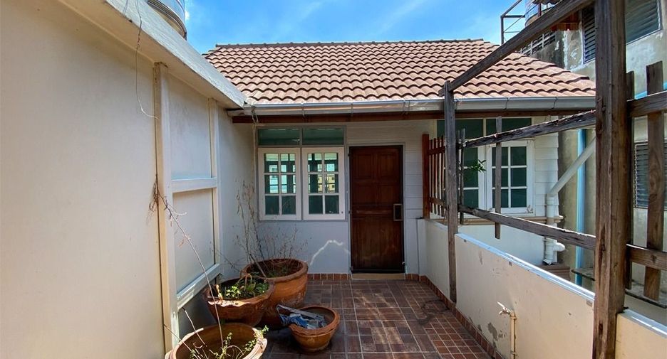 For sale 6 bedrooms townhouse in Din Daeng, Bangkok