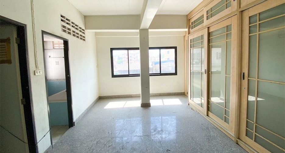 For sale 6 bedrooms townhouse in Din Daeng, Bangkok
