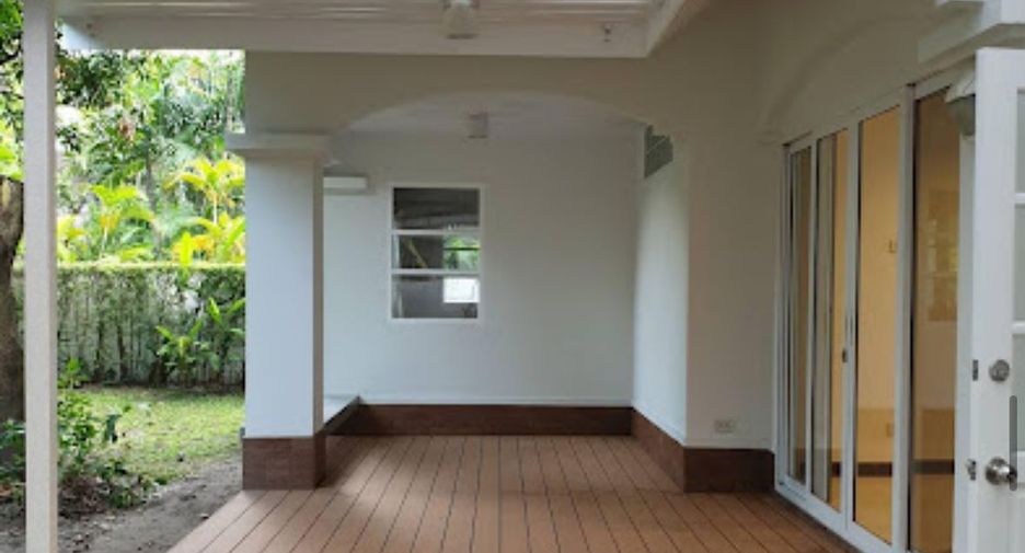 Casa en alquiler de 3 habitaciones en Khlong Toei, Bangkok