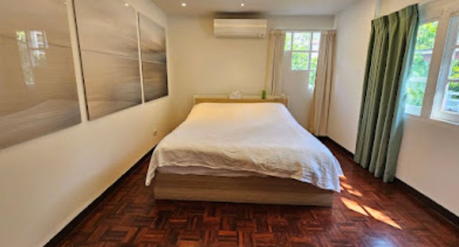 Casa en alquiler de 3 habitaciones en Khlong Toei, Bangkok