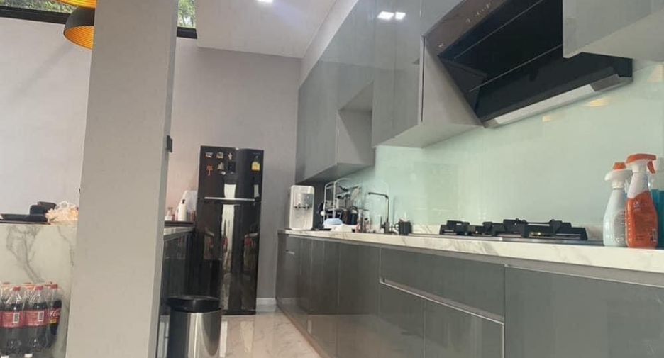 For rent 3 bedrooms townhouse in Khan Na Yao, Bangkok