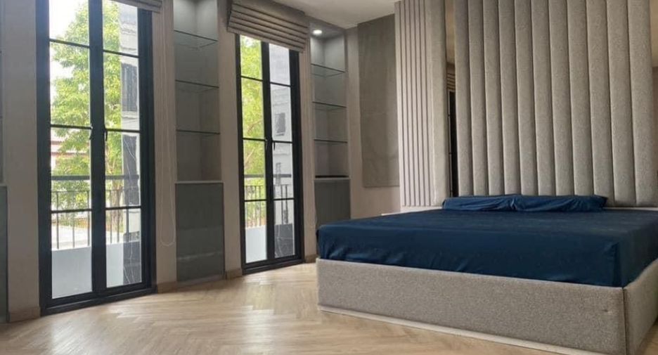 For rent 3 bedrooms townhouse in Khan Na Yao, Bangkok
