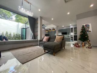 For rent 3 bedrooms townhouse in Khan Na Yao, Bangkok