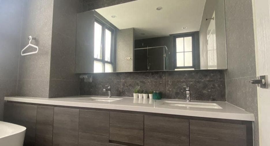 For rent 3 bedrooms townhouse in Khan Na Yao, Bangkok