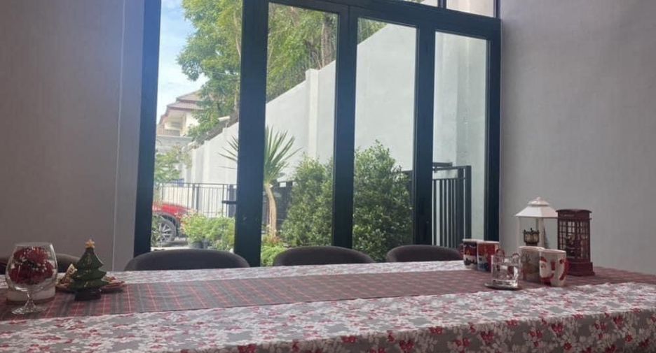 For rent 3 bedrooms townhouse in Khan Na Yao, Bangkok