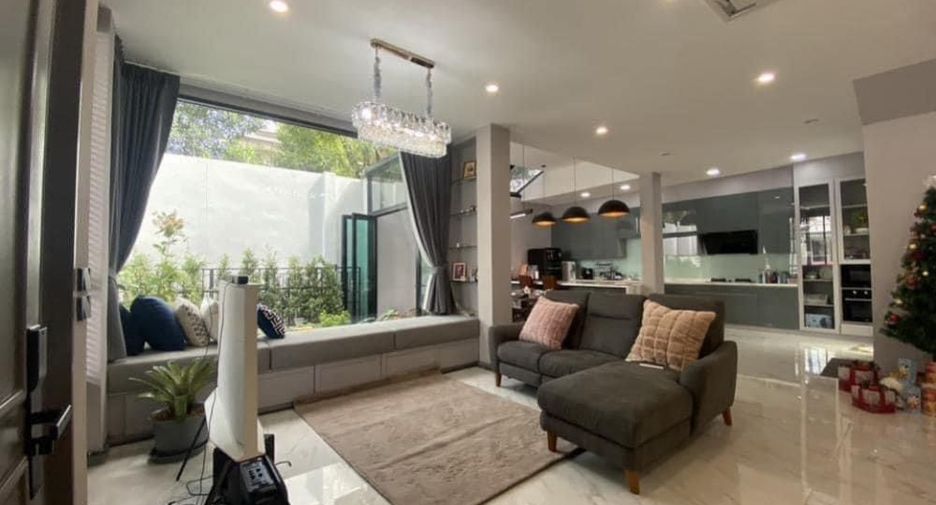 For rent 3 bedrooms townhouse in Khan Na Yao, Bangkok