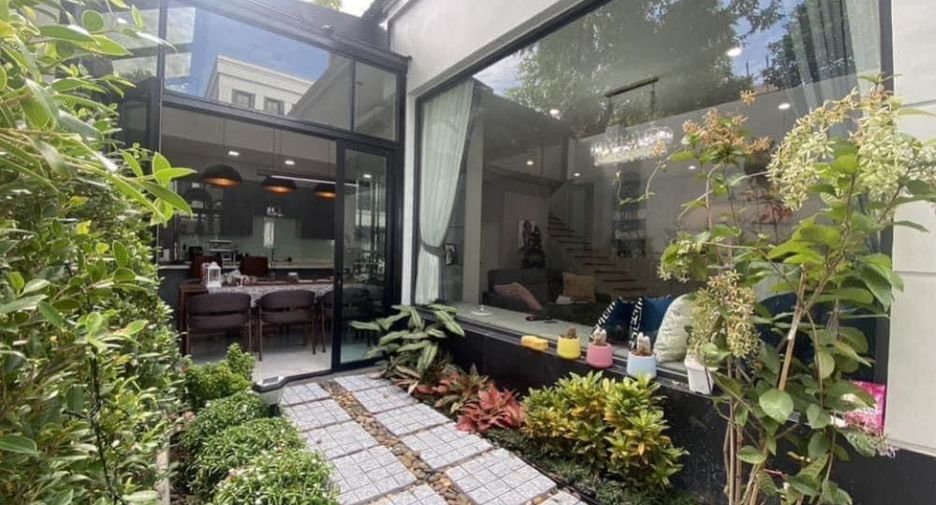 For rent 3 bedrooms townhouse in Khan Na Yao, Bangkok