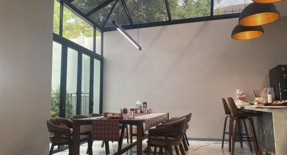 For rent 3 bedrooms townhouse in Khan Na Yao, Bangkok