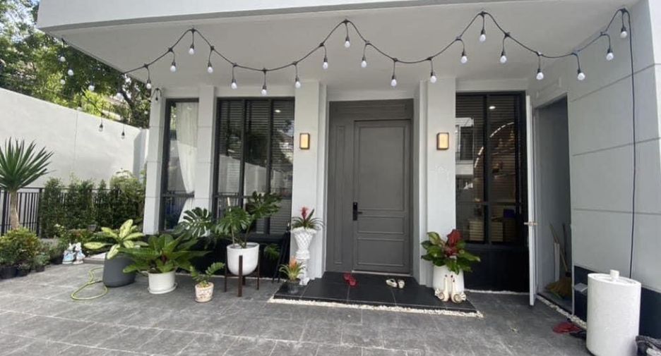 For rent 3 bedrooms townhouse in Khan Na Yao, Bangkok