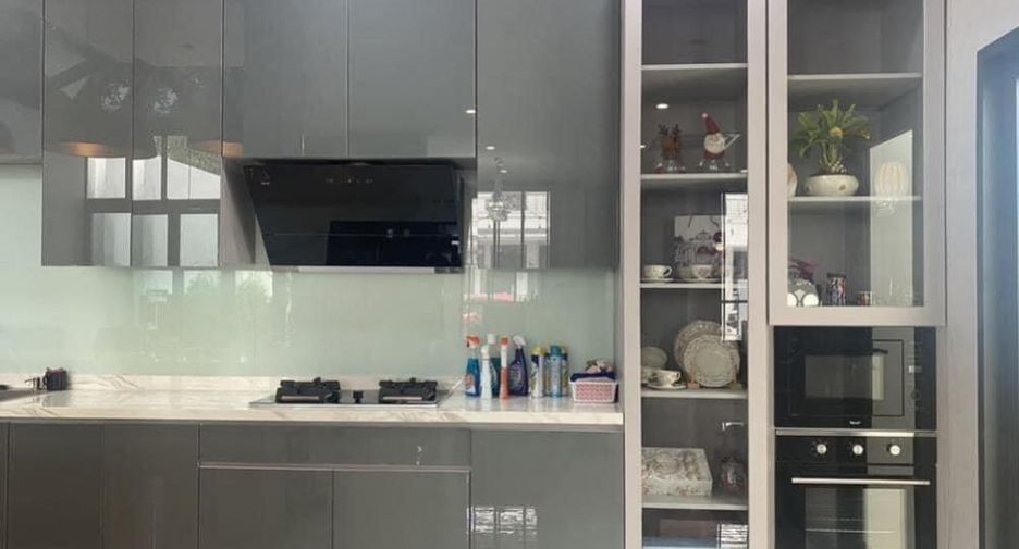 For rent 3 bedrooms townhouse in Khan Na Yao, Bangkok