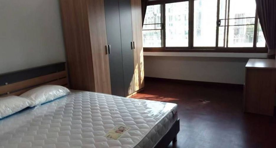 Reihenhaus zur Miete mit 5 Zimmer in Watthana, Bangkok