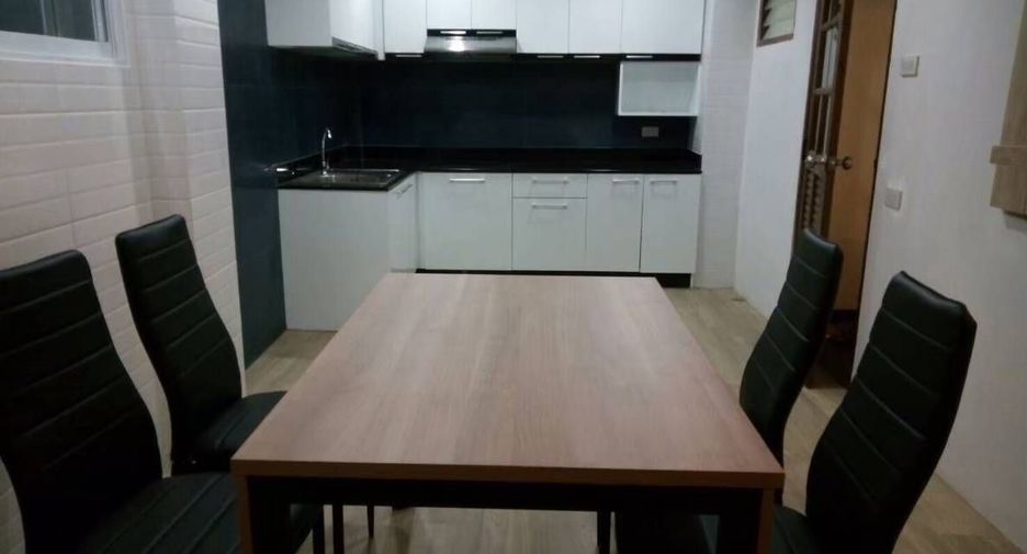 Reihenhaus zur Miete mit 5 Zimmer in Watthana, Bangkok