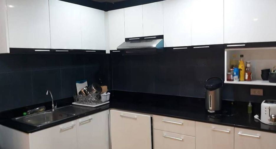 Reihenhaus zur Miete mit 5 Zimmer in Watthana, Bangkok