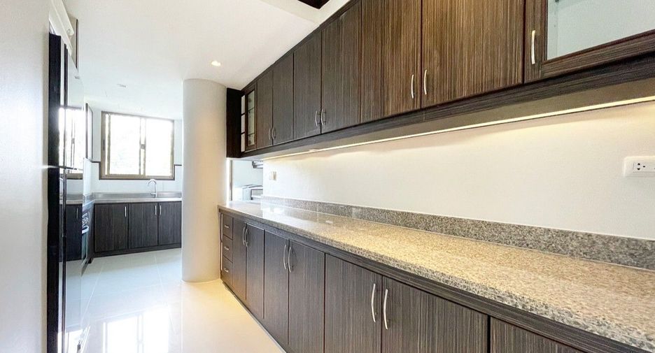 For rent 3 bedrooms apartment in Watthana, Bangkok