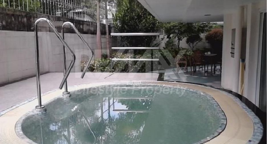 For rent 2 bedrooms condo in Watthana, Bangkok