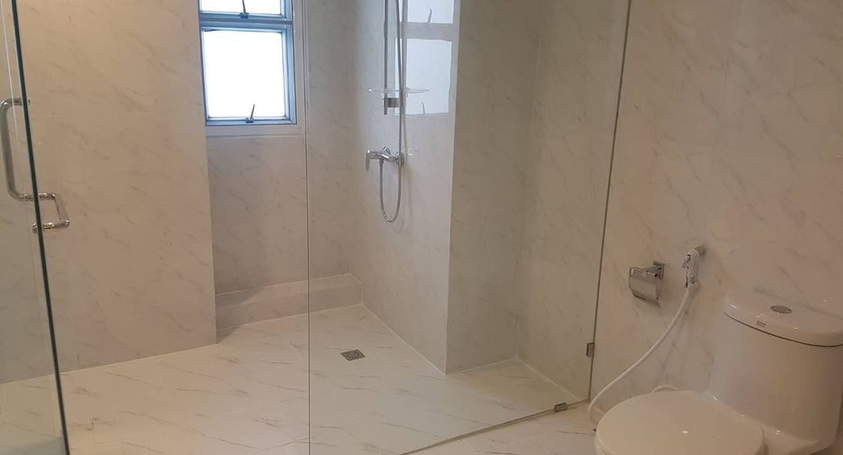 For rent 4 bedrooms condo in Khlong Toei, Bangkok