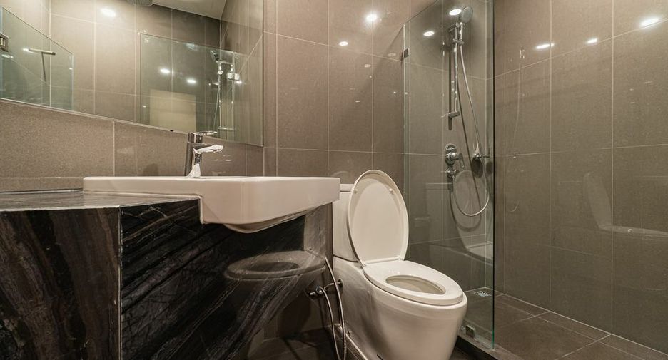 For rent 2 bedrooms condo in Bang Rak, Bangkok