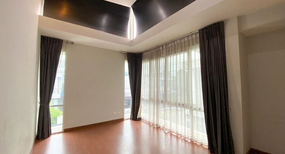 For sale 3 bedrooms house in Don Mueang, Bangkok