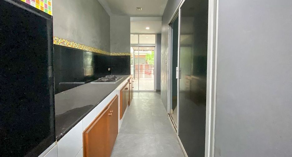 For sale 3 bedrooms house in Don Mueang, Bangkok