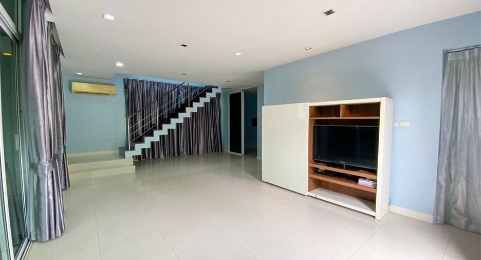 For sale 3 bedrooms house in Don Mueang, Bangkok