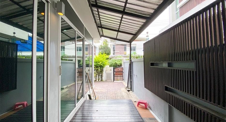 For sale 3 bedrooms house in Don Mueang, Bangkok