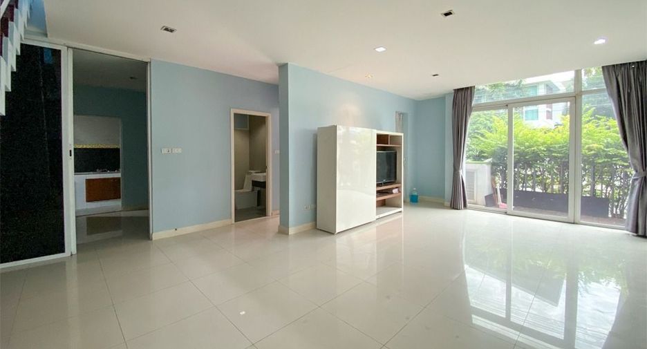 For sale 3 bedrooms house in Don Mueang, Bangkok