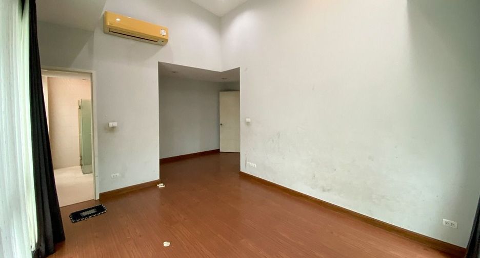 For sale 3 bedrooms house in Don Mueang, Bangkok