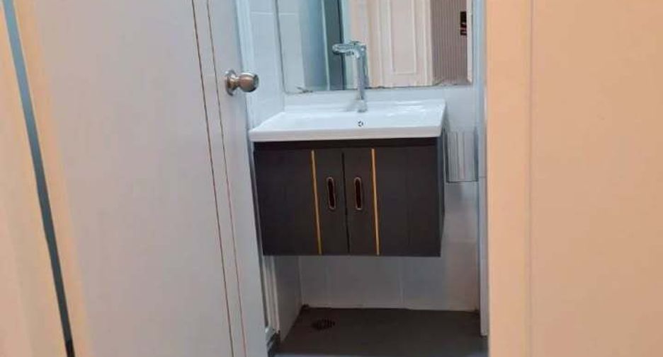 For sale 2 bedrooms condo in Mueang Samut Prakan, Samut Prakan
