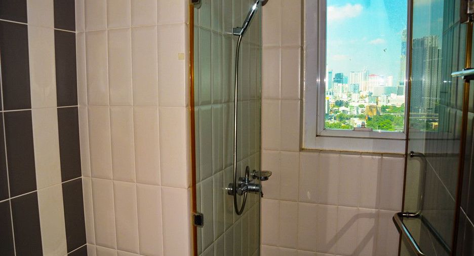 For sale 2 bedrooms condo in Watthana, Bangkok