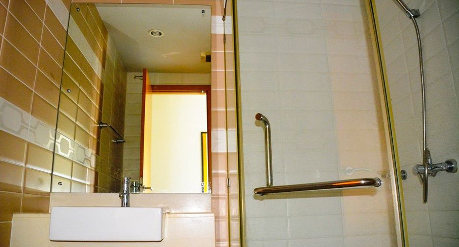 For sale 2 bedrooms condo in Watthana, Bangkok