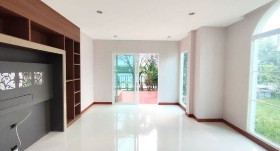 Casa en venta de 3 habitaciones en Chom Thong, Bangkok
