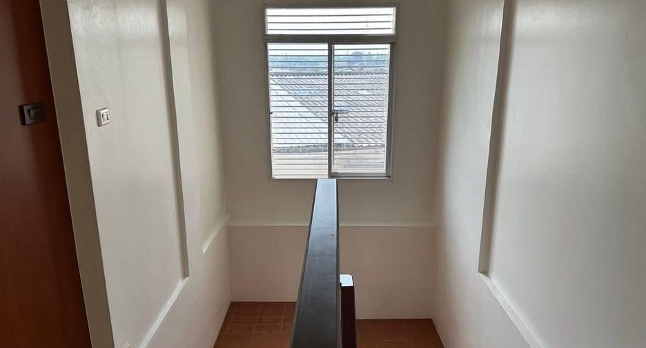 For sale 2 bedrooms retail Space in Sai Mai, Bangkok