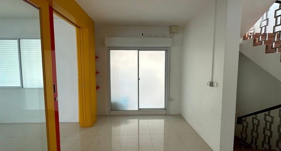 For sale 2 bedrooms retail Space in Sai Mai, Bangkok