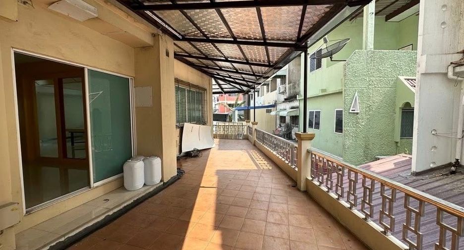 For sale 2 bedrooms retail Space in Sai Mai, Bangkok