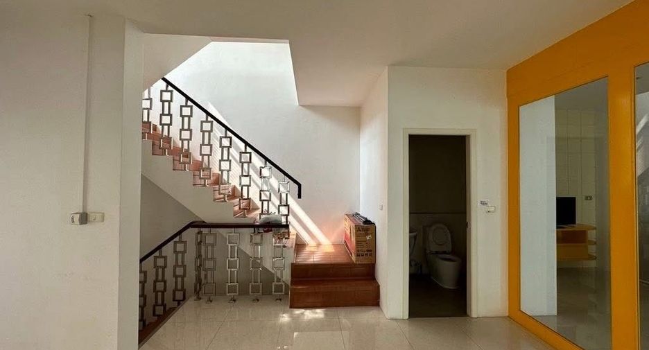 For sale 2 bedrooms retail Space in Sai Mai, Bangkok