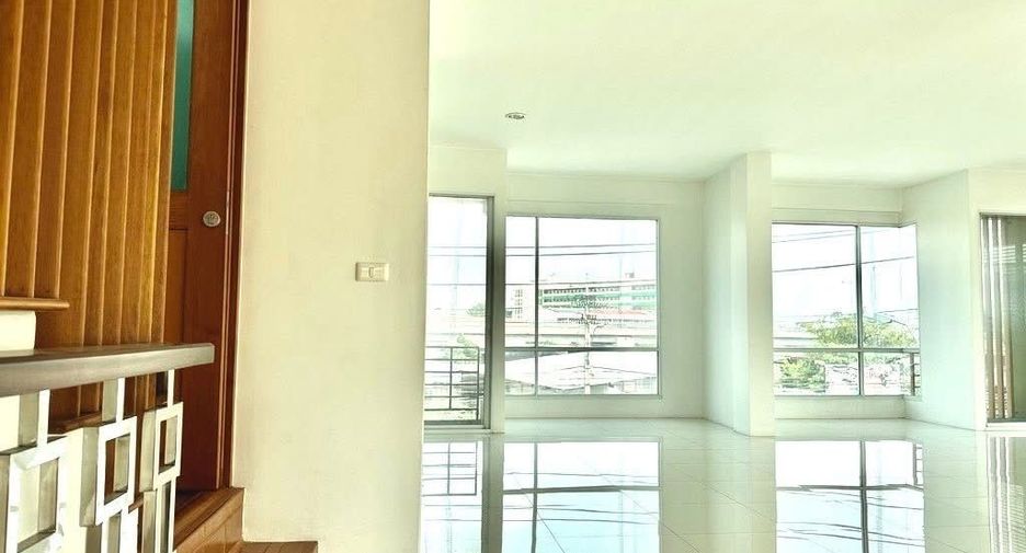 For sale 2 bedrooms retail Space in Sai Mai, Bangkok