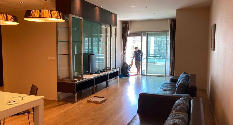 For rent 3 bedrooms condo in Khlong Toei, Bangkok