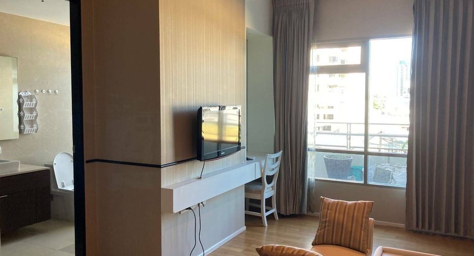 For rent 3 bedrooms condo in Khlong Toei, Bangkok