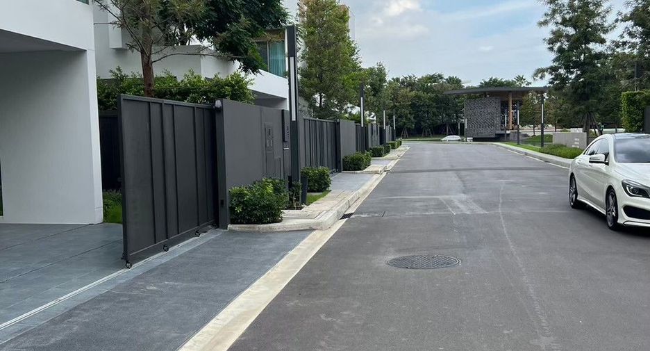 For rent 3 bedrooms house in Saphan Sung, Bangkok