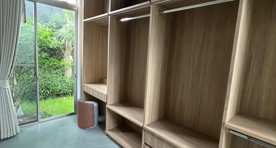 For rent 3 bedrooms house in Saphan Sung, Bangkok