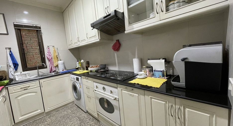 For sale 1 bed condo in Khlong San, Bangkok