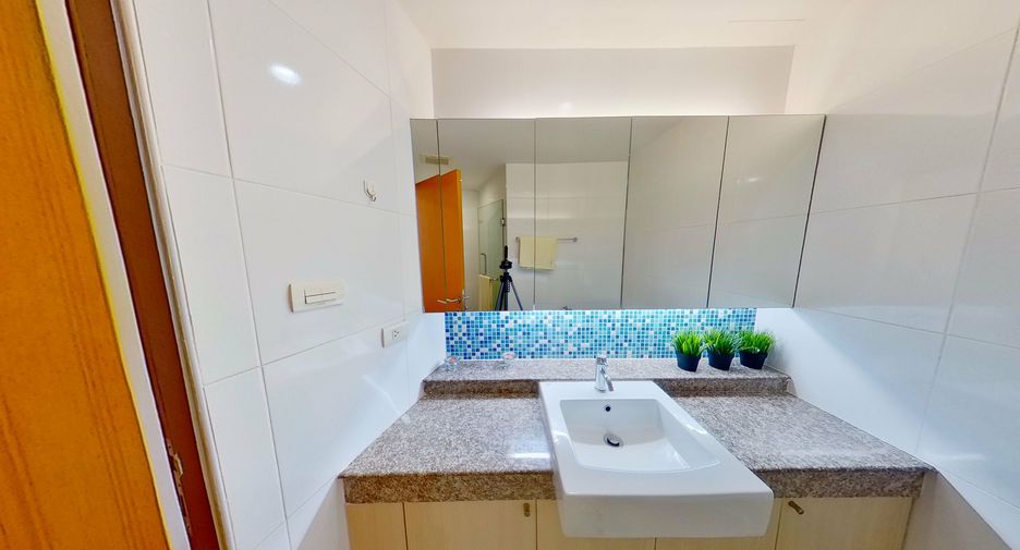 For sale and for rent 2 bedrooms condo in Phra Khanong, Bangkok