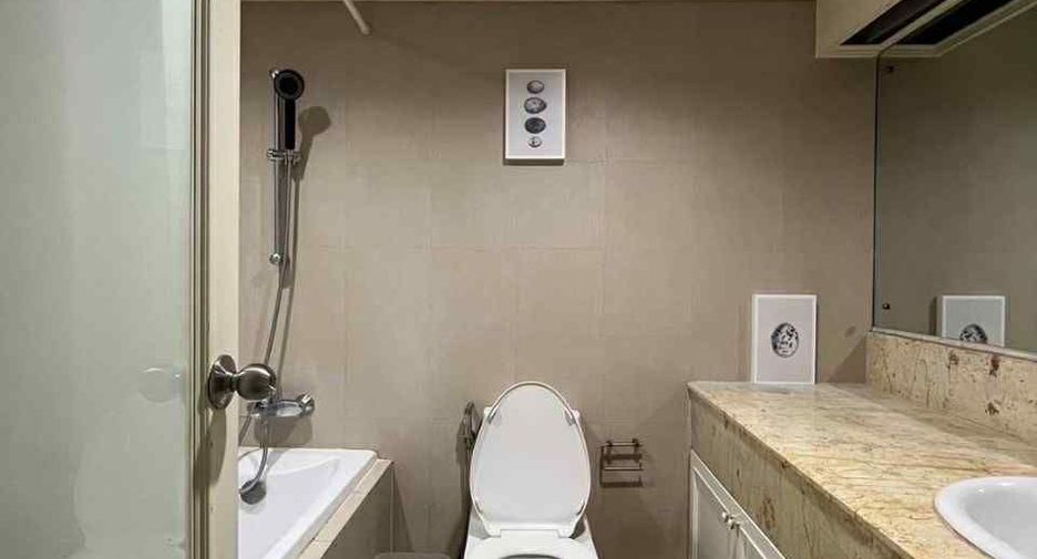 For sale 2 bedrooms condo in Khlong Toei, Bangkok