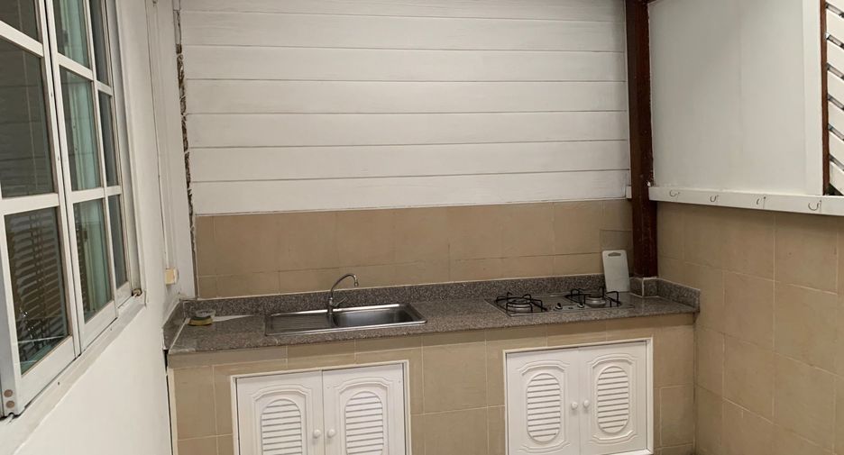 For rent 3 bedrooms townhouse in Bang Na, Bangkok